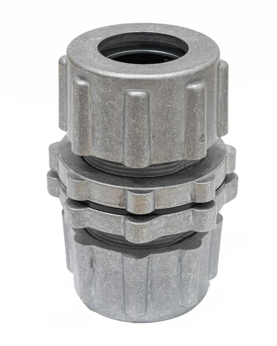 Conexão passa-muro de 1 pol. SCEG-25, ideal para sistemas pneumáticos e automação industrial, robusta e eficiente.