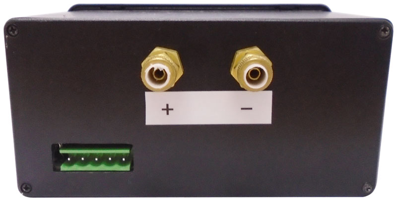 Manômetro Santec SMD-02E, traseira com conexões para tubulação e terminais de controle para automação industrial.