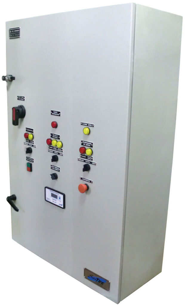 Painel de comando Santec com botões e controles para automação de sistemas de exaustão e despoeiramento pneumático.