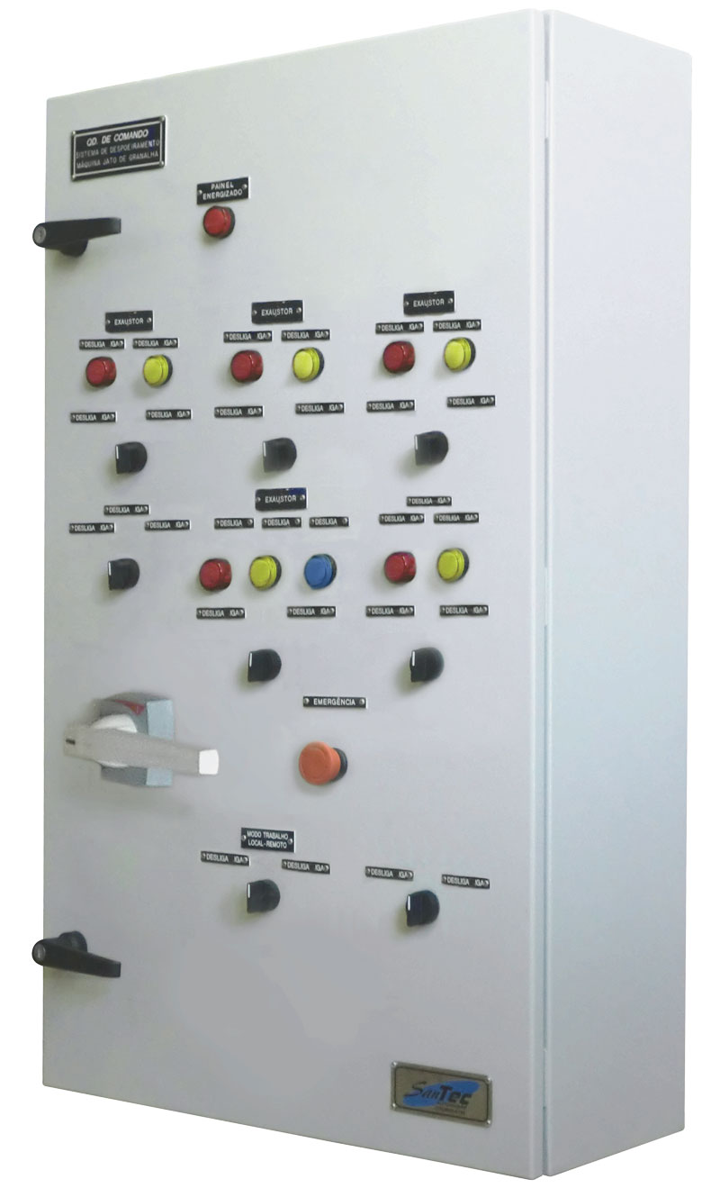 Painel de comando Santec com botões coloridos e alavancas, utilizado em sistemas de automação industrial…