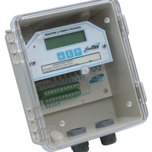 Sequenciador Santec V.2.56e em gabinete transparente, com visor LCD e botões, ideal para automação industrial&hellip;