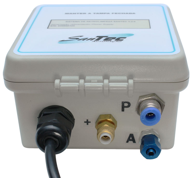 Sistema de retrolimpeza Santec com conexões pneumáticas e controle de pressão para automação industrial eficiente.