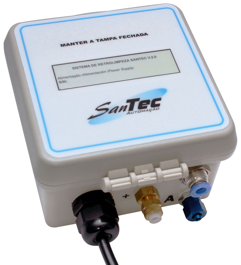 Sistema de retrolimpeza Santec, equipamento pneumático com válvulas e conexões para controle de despoeiramento industrial.